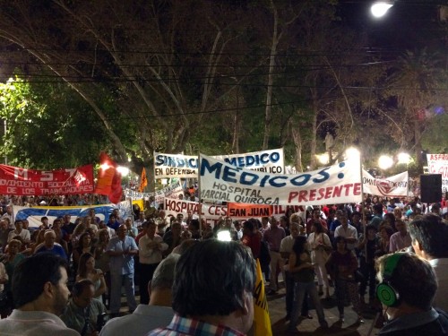 Llega ayuda nacional para apoyar el eterno reclamo de los médicos