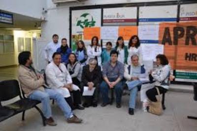 Profesionales médicos siguen con el paro